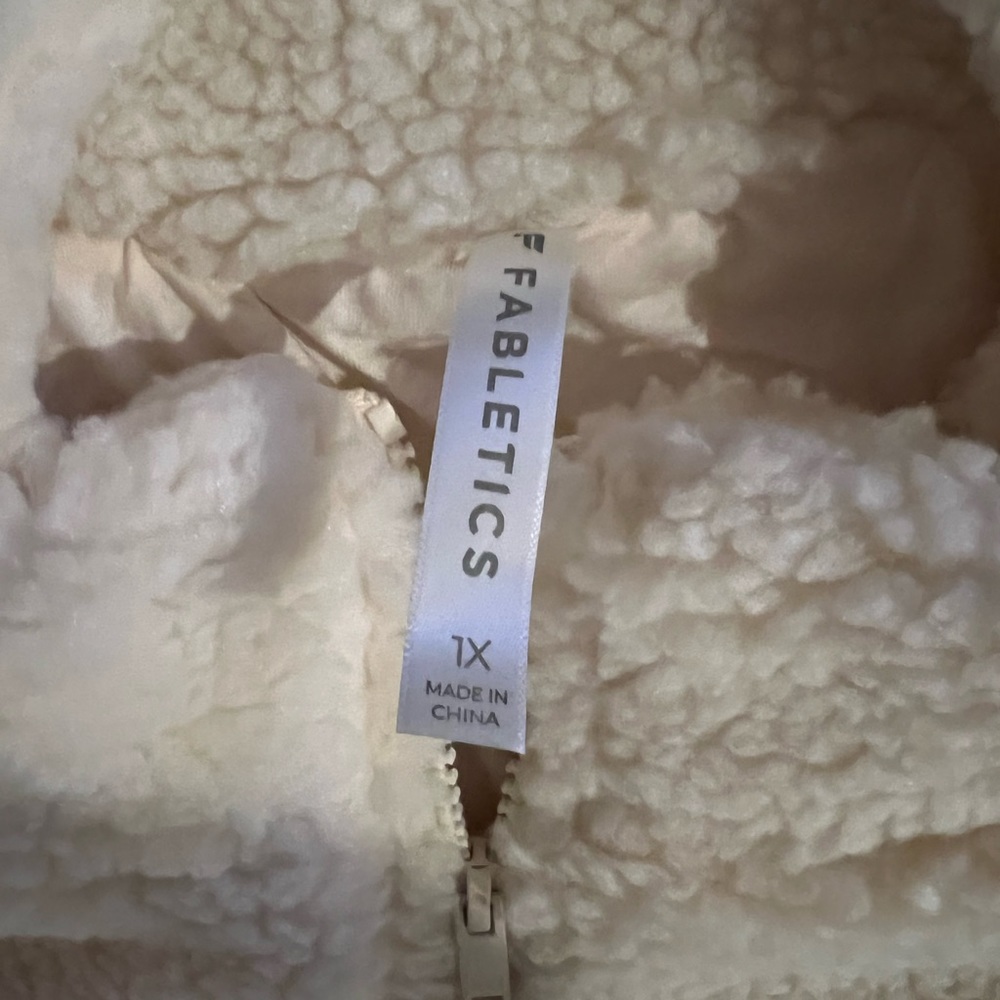 Fabletics - Picture 3 of 4